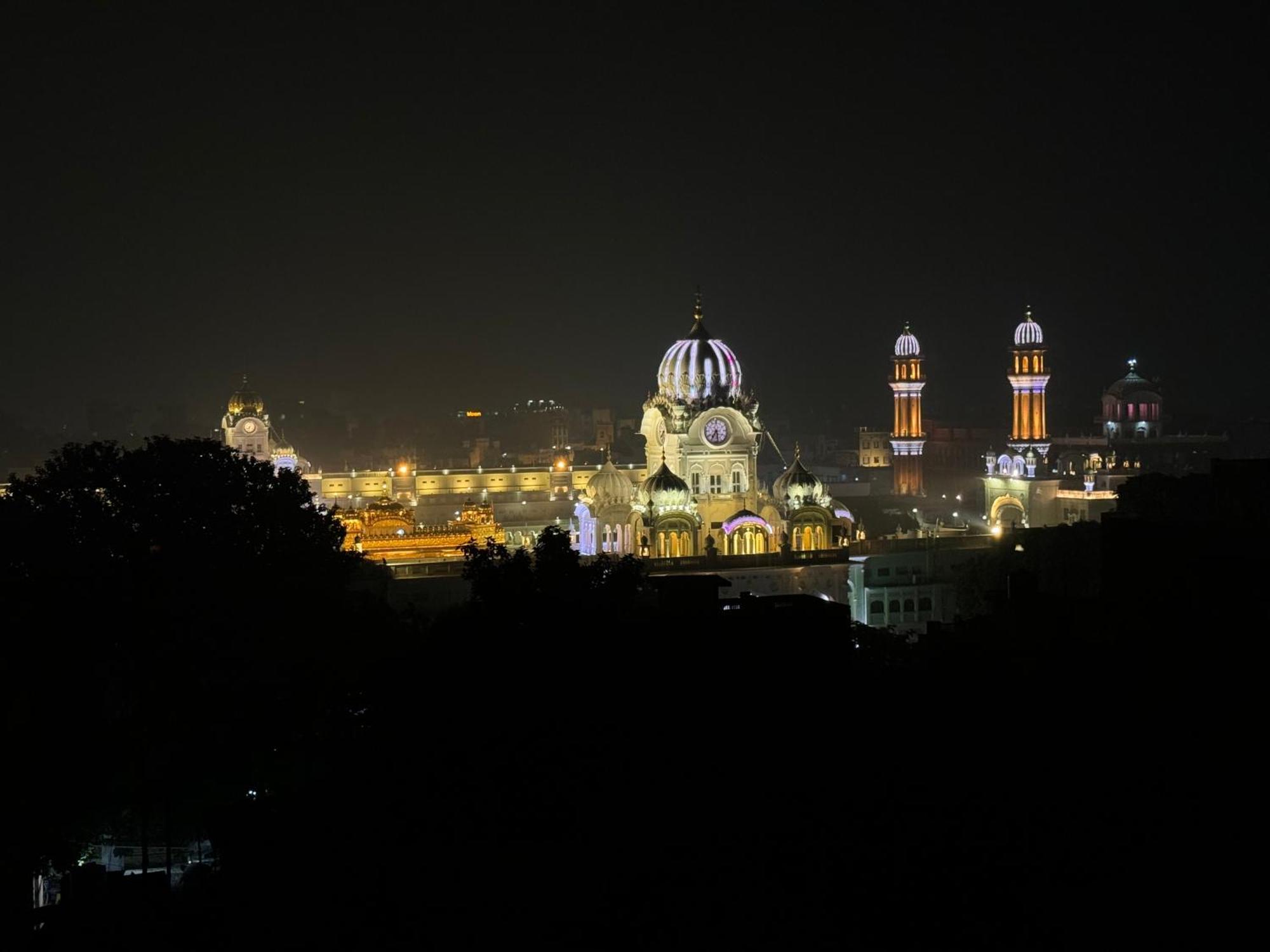 Hotel Heaven View - 50M From Golden Temple Amritsar Exterior photo